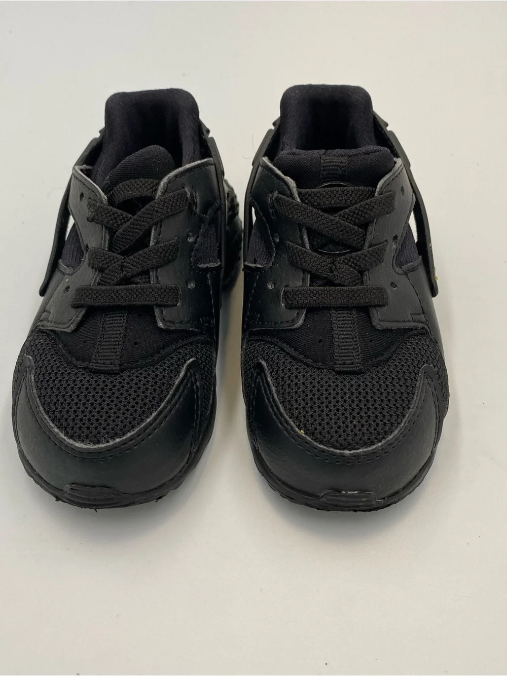 Nike Kids Black Lace-Up Athletic Sneakers  ( Huarache)